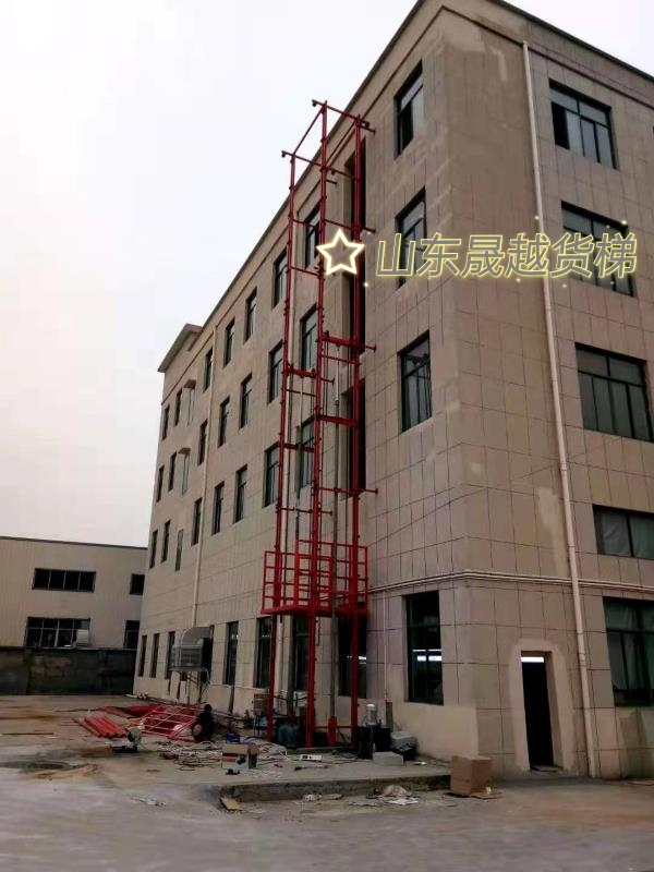 室外升降貨梯安裝完畢